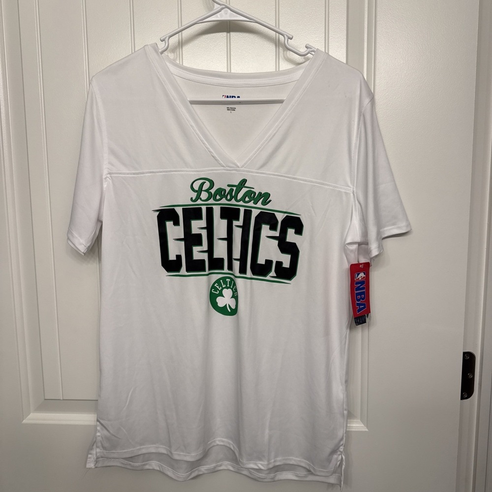 NBA Boston Celtics NBA White Shirt Basketball Tee Green Black NWT UNISEX large